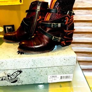 Freebird by Steven Crue in Wind Multi- great shape!